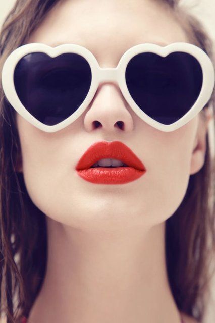 sunglasses and red lipstick association