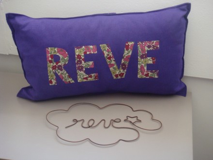 598892-coussin-decoration-violet-avec-ins-9f5ca