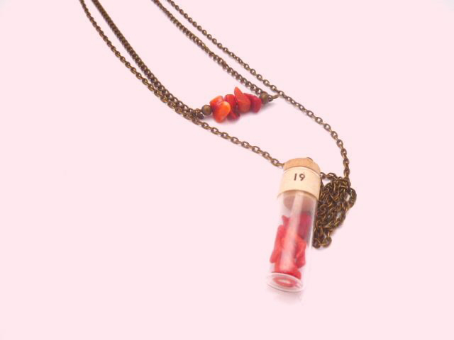 collier fiole rouge