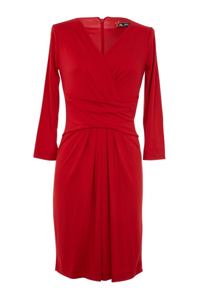 robe cache coeur rouge