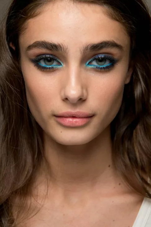 maquillage bleu tendances beauté 2024