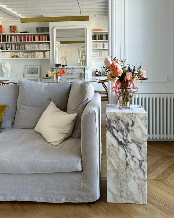 bout de canapé en marbre calacatta