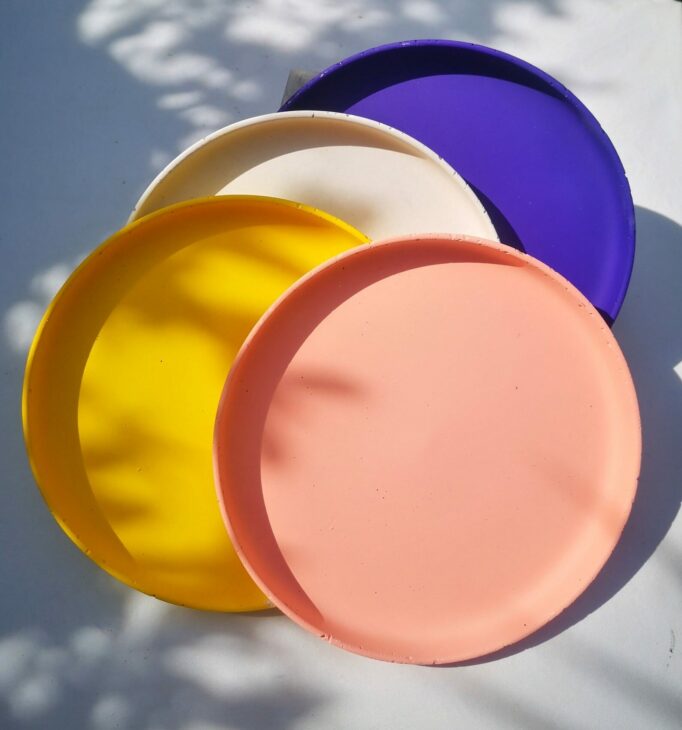 plateau déco en béton coloré