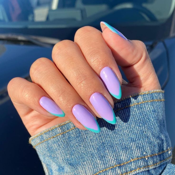 ongles violet long avec french manucure