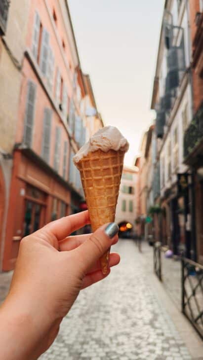 Glace au lait de brebis chez Les Glaces Occitanes à Montauban